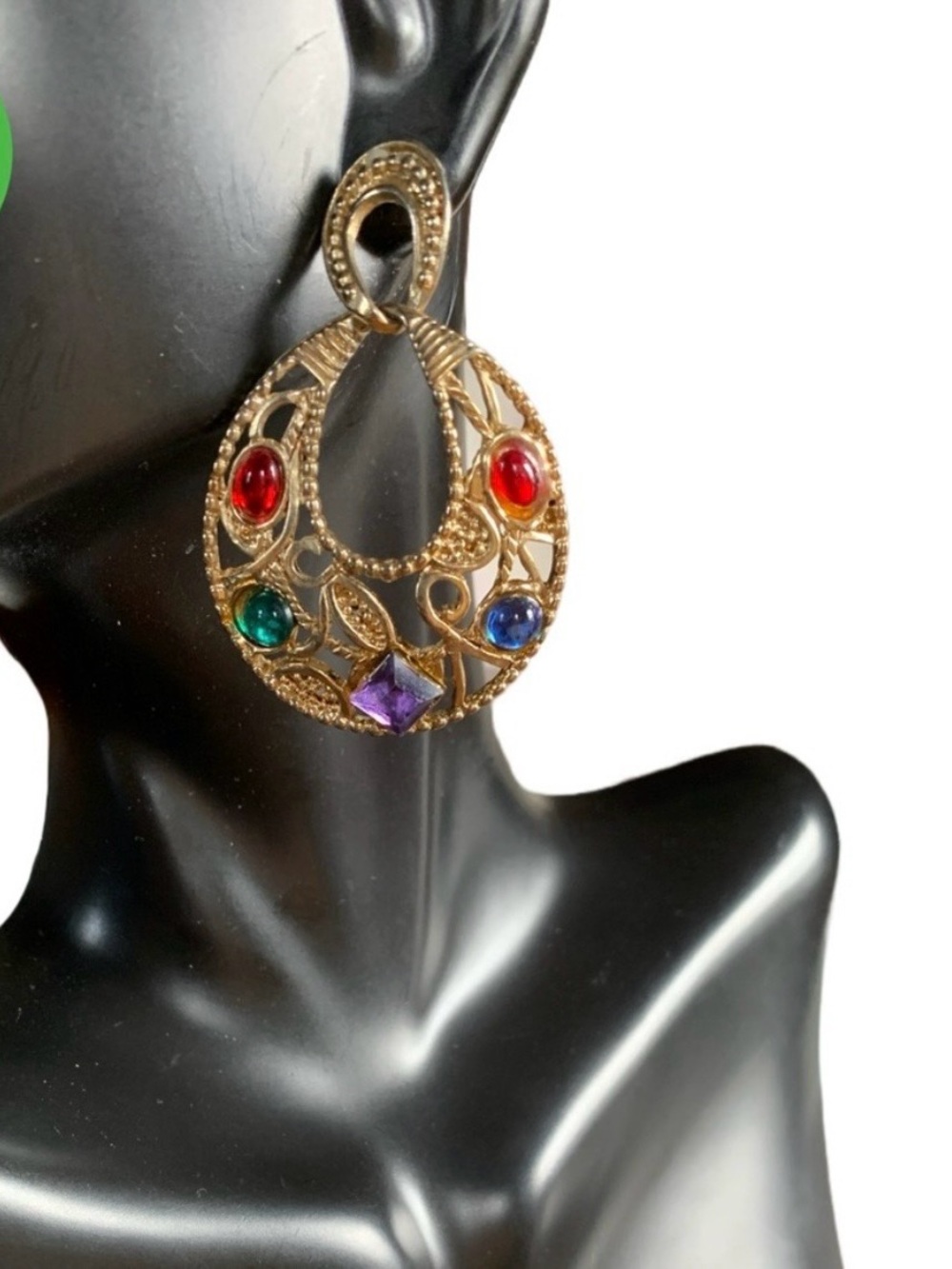 Gold tone earrings! Stunning!!! They are big but not heavy!